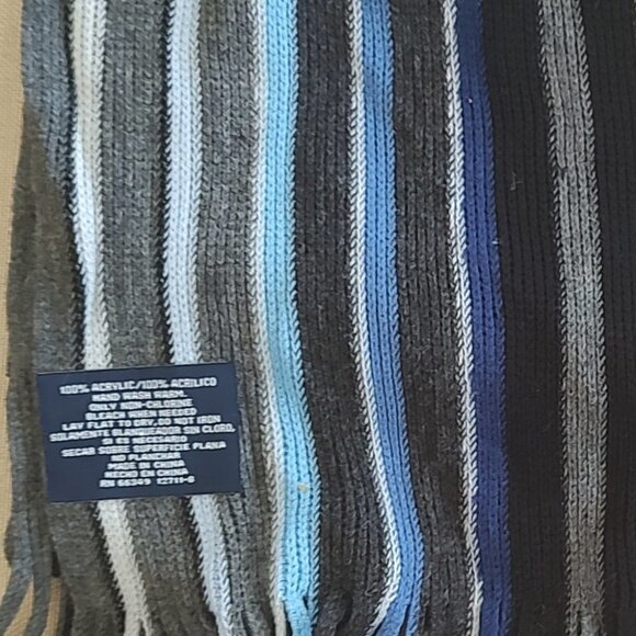 NWOT - Blue and Gray Winter Scarf - Picture 2 of 2